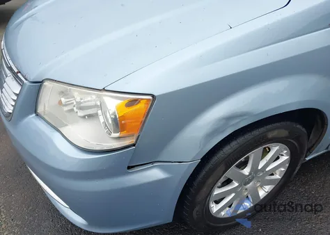 2016 Chrysler Town & Country Touring z USA, uszkodzony, nr VIN 2C4RC1BG6GR231645